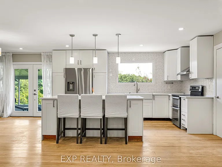 10 Queen Anne Cres — Photo 11