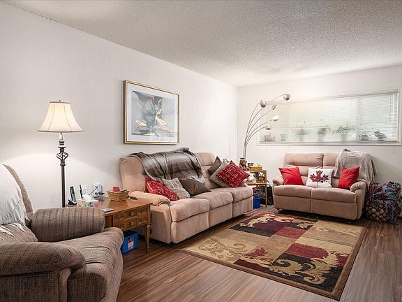 3rd image of 218 Bayview Ave #112
