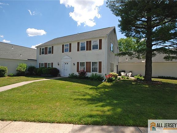 4th image of 220 Manchester Ln #B