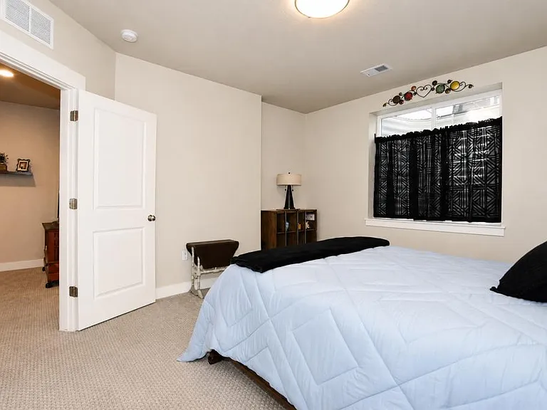 6245 Vernazza Way — Photo 38