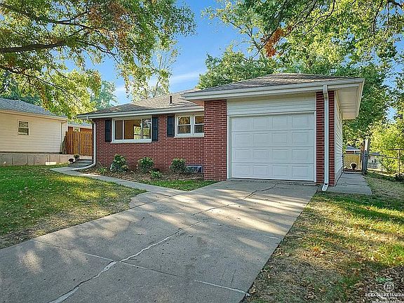2nd image of 4031 Linden St