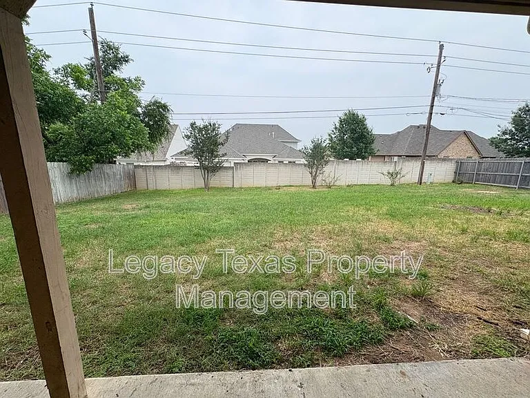 1203 Stonelake Dr — Photo 22