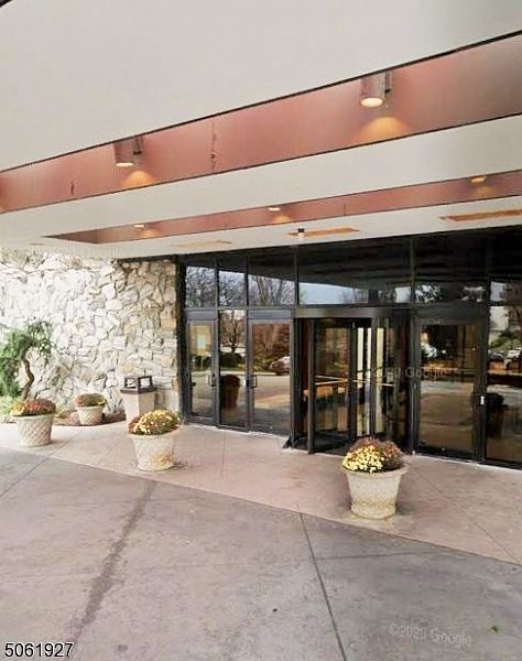 1st image of 2 Claridge Dr #6AW
