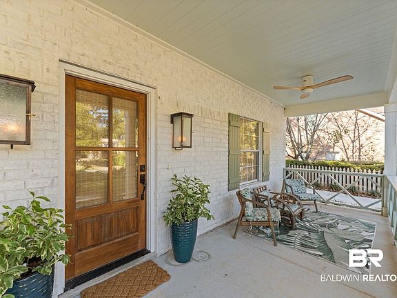 5th image of 208 Pecan Ave