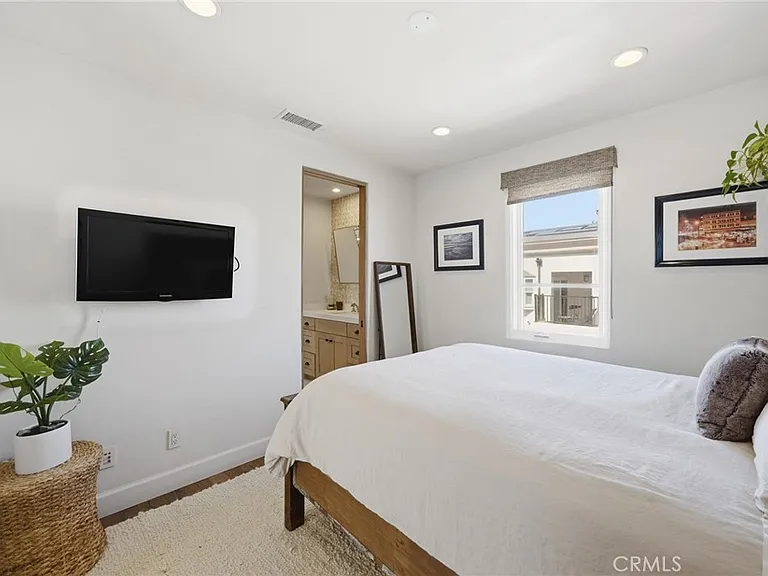 3715 Seashore Dr — Photo 17