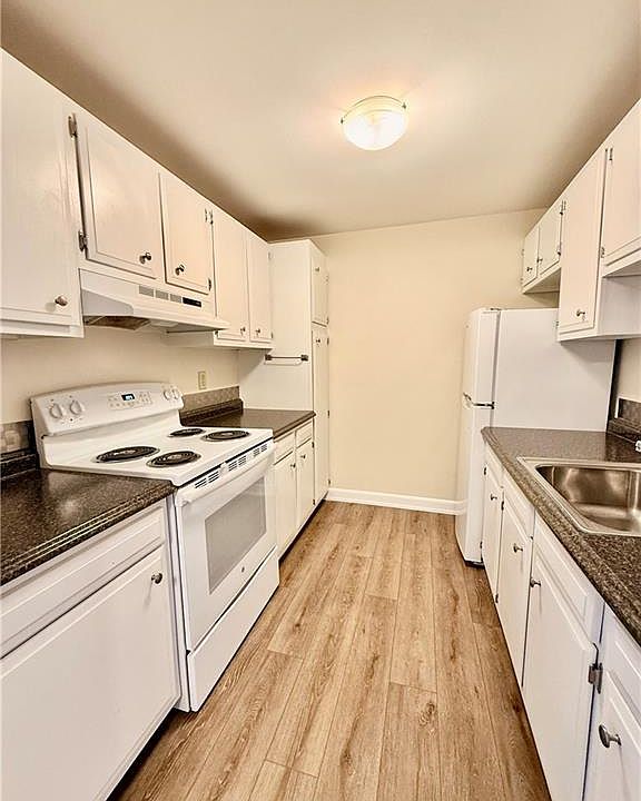 1st image of 40 Cowesett Ave APT 33