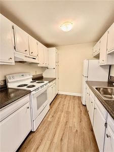 40 Cowesett Ave APT 33, West Warwick, RI, 02893