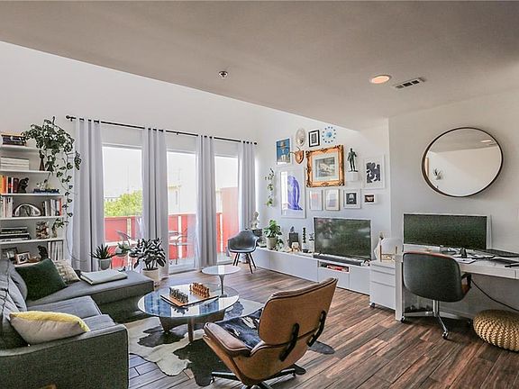 5th image of 1200 E 11th St APT 205