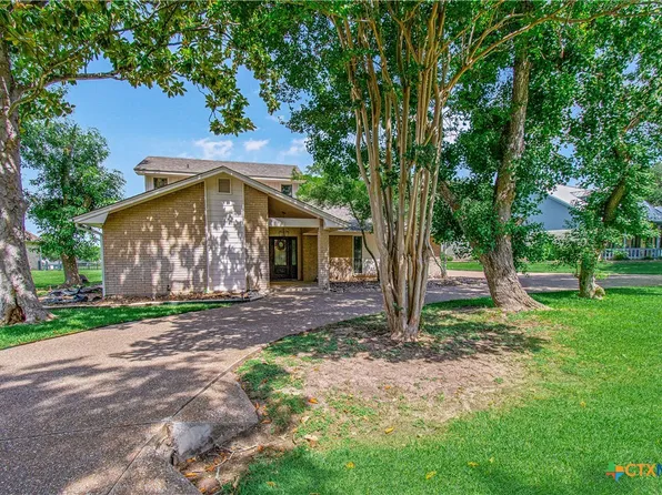 1806 Club Cir, Salado, TX 76571