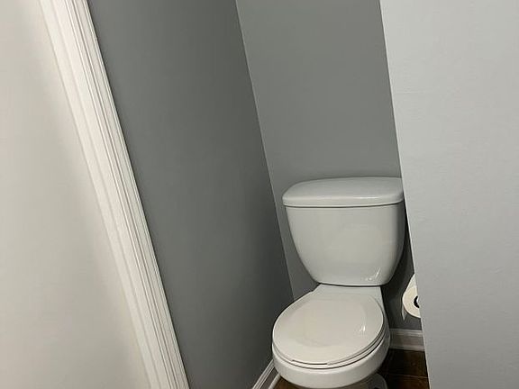 4th image of 94 Burnham Dr