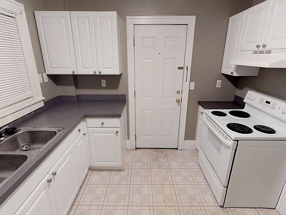 3rd image of 821 Sylvan Ave