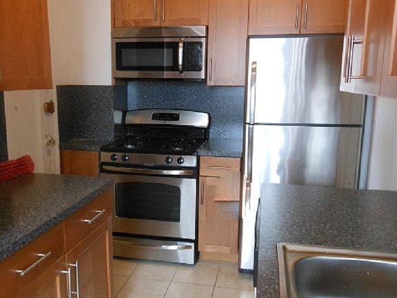 2nd image of 175 W 76th St APT 12A