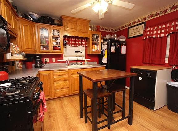 4th image of 620 Halloran Ave