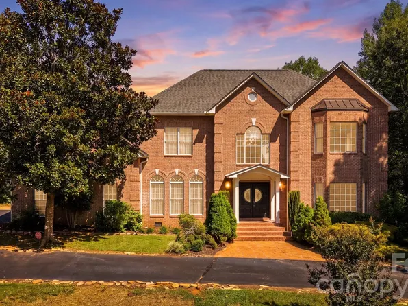 381 Lake Forest Dr, Taylorsville, NC 28681