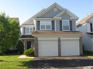 4 Emma Ln, Middle Island, NY 11953