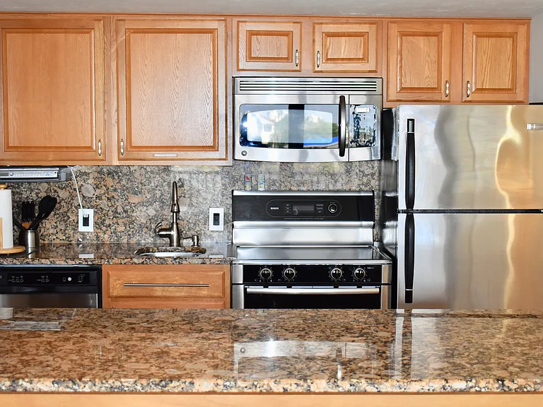 260 Southbay Dr #211 — Photo 8
