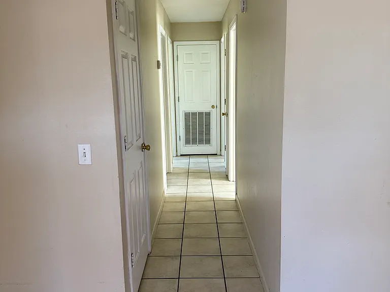 902 Arthur Ave — Photo 4