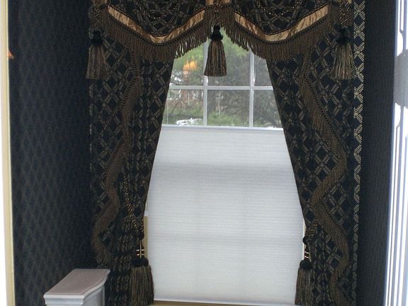 Guest Powder Room Main Level