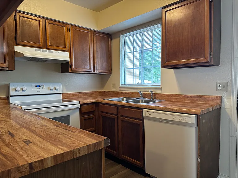 4108 Charleston Dr — Photo 8
