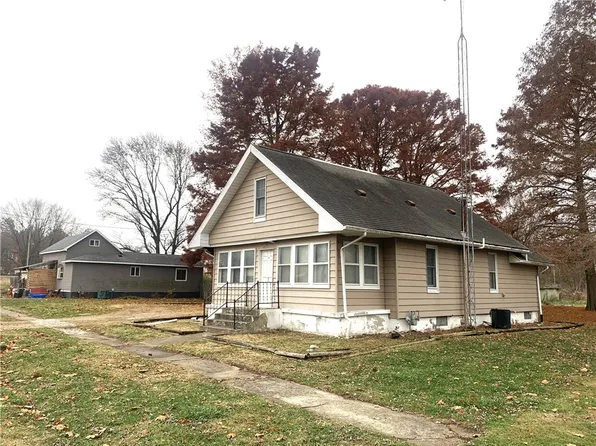 7 Michaels St, Pana, IL 62557