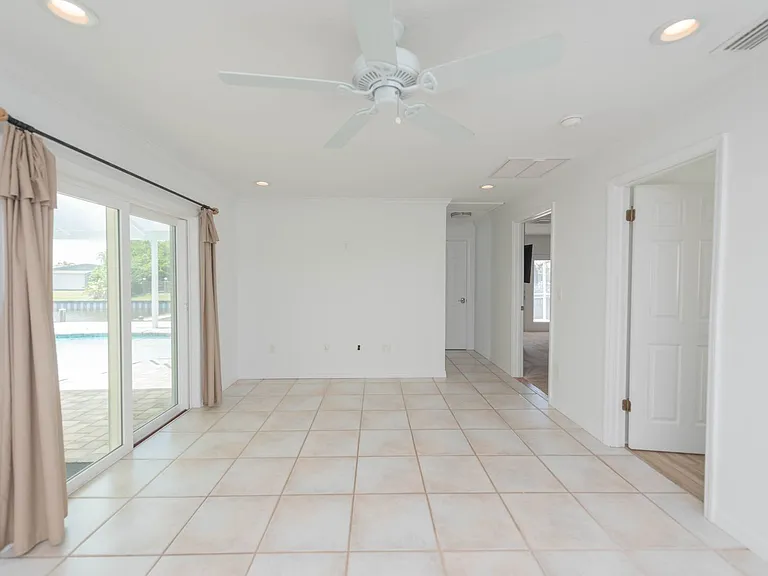 444 Finch Dr — Photo 75