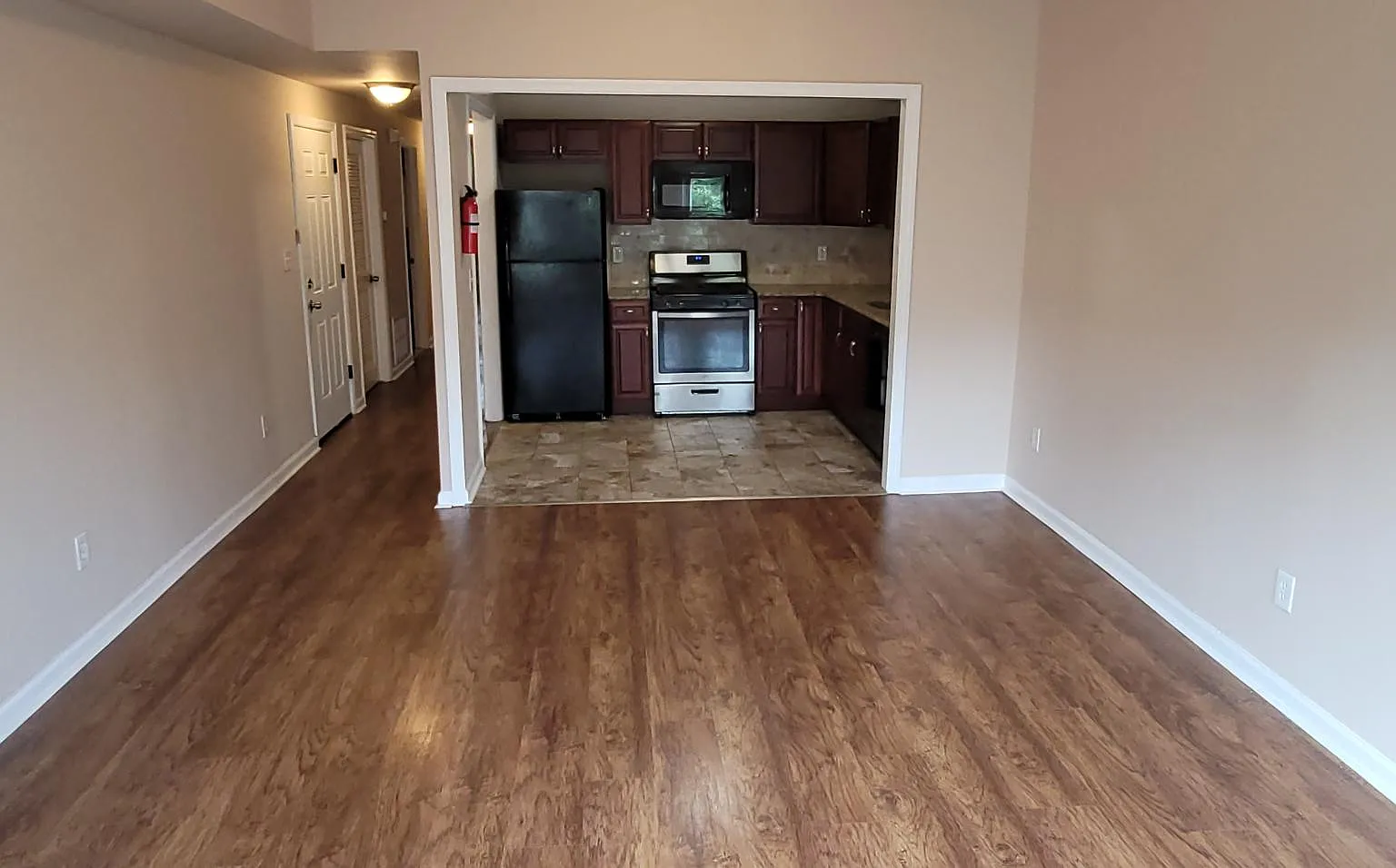 4 bed, $2,050 — Photo 4