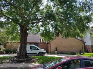 10831 Valley Hills Dr, Houston, TX 77071