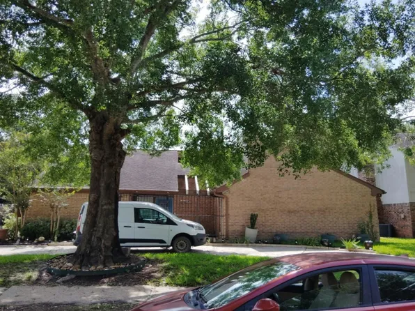 10831 Valley Hills Dr, Houston, TX 77071