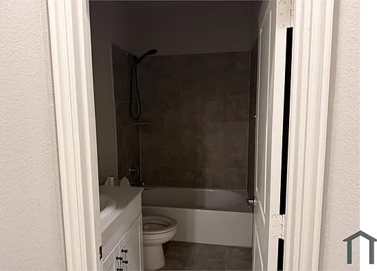 4 bed, 1850 sqft, $2,200 — Photo 4
