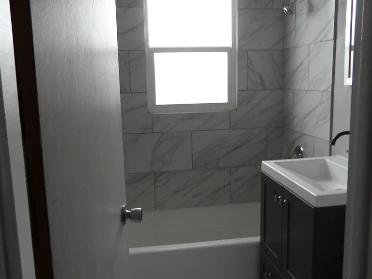 803 E Lyon St — Photo 7
