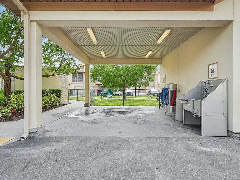 Springs at Gulf Coast — Photo 40
