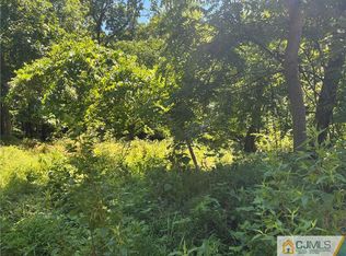 17 Cardownie St, Edison, NJ 08817