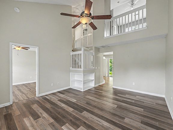 5th image of 132 Hornby Cir