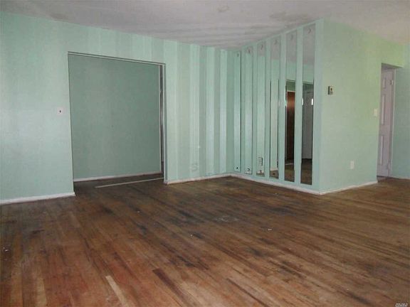 4th image of 555 Pinebrook Ct