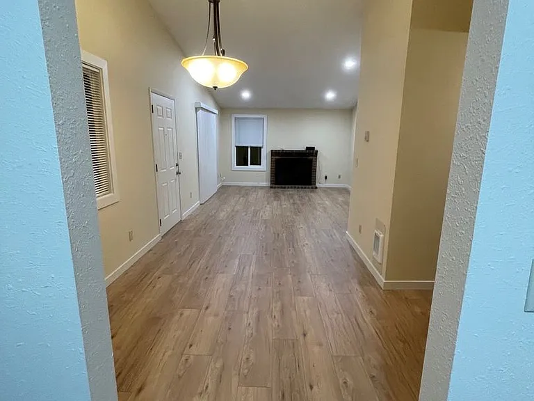 5215 SW 62nd Ave — Photo 5