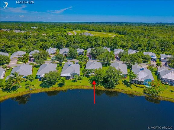3rd image of 571 NE Canoe Park Cir