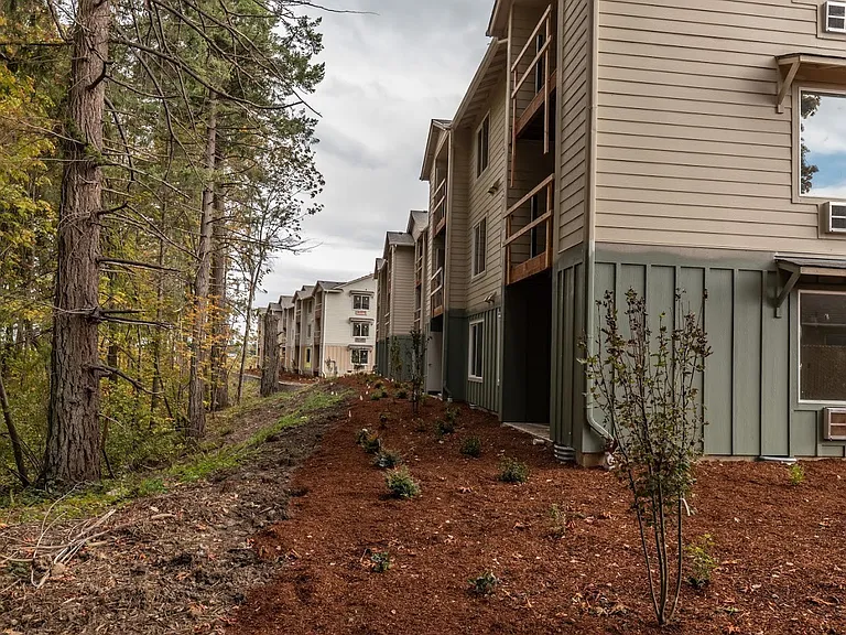 Evergreen Valley Apartments — Photo 18