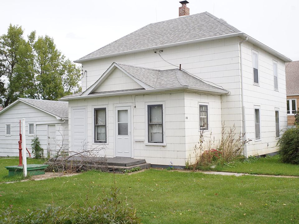 2nd image of 212 1st Ave NE