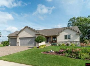 429 Woodhaven Ln, Mankato, MN 56001