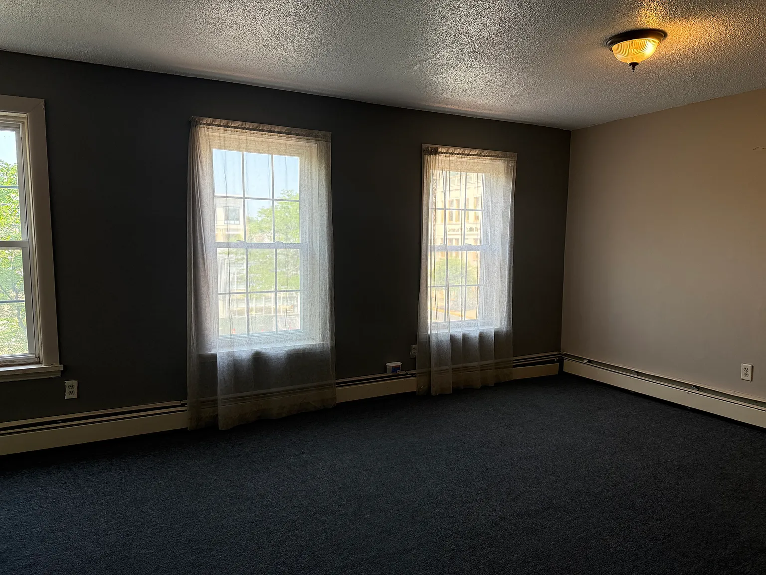 4 bed, 1900 sqft, $2,000 — Photo 2