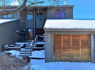 9030 Neill Lake Rd #B, Eden Prairie, MN 55347