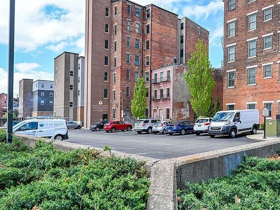 2nd image of 961-975 E McMillan St #975-101