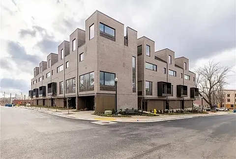406 SE Mulberry Ct #406