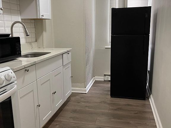 3rd image of 300 Lewis Ave Floor 2