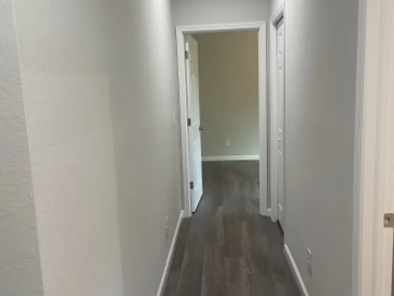 548 Redwood Ave S — Photo 8