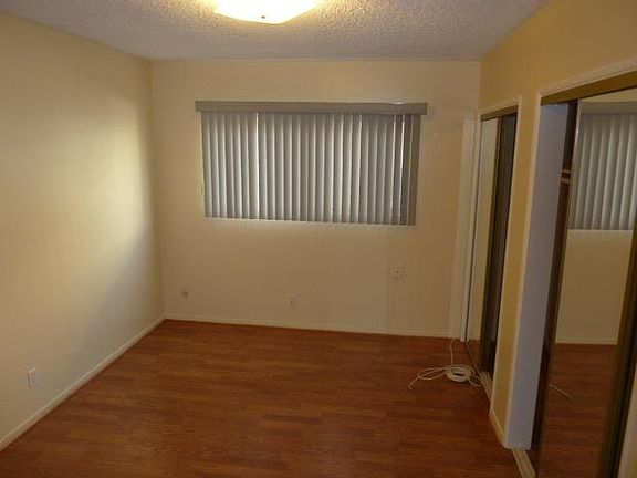 3rd image of 520 Evergreen St