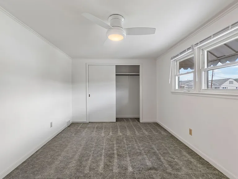 875 1st Ave — Photo 23