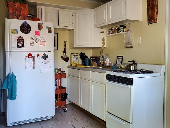 4th image of 2414 Pleasant Ave S #3