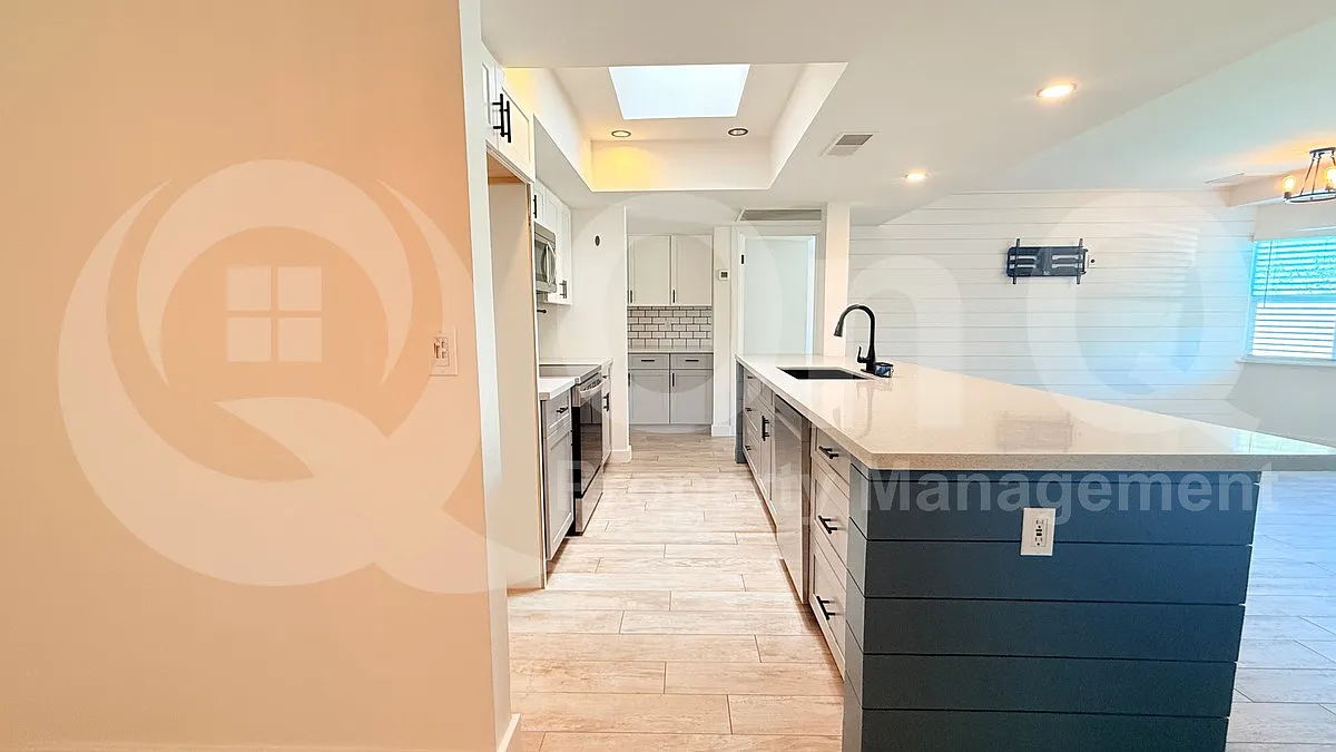 3 bed, 2.0 bath, 1832 sqft, $2,800 — Photo 3