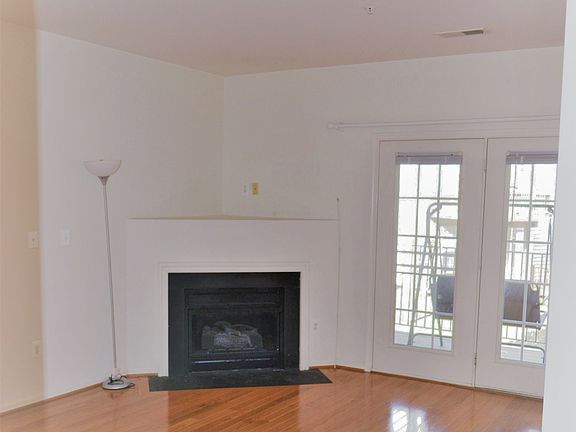 4th image of 2161 Scotts Crossing Ct APT 204